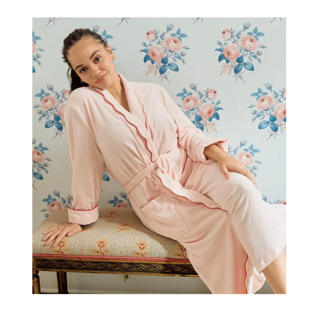 Weezie Women's Long Scallop Lightweight Robe - Pink and Red