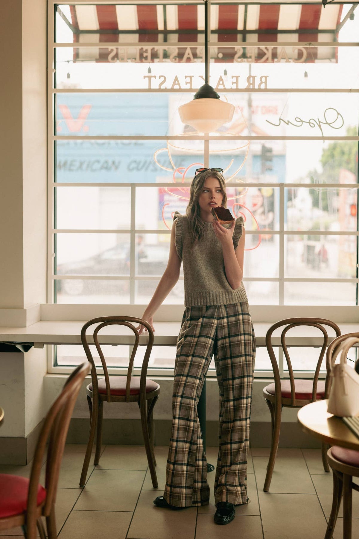 RUFFLE SLEEVE SWEATER TOP: MOCHA