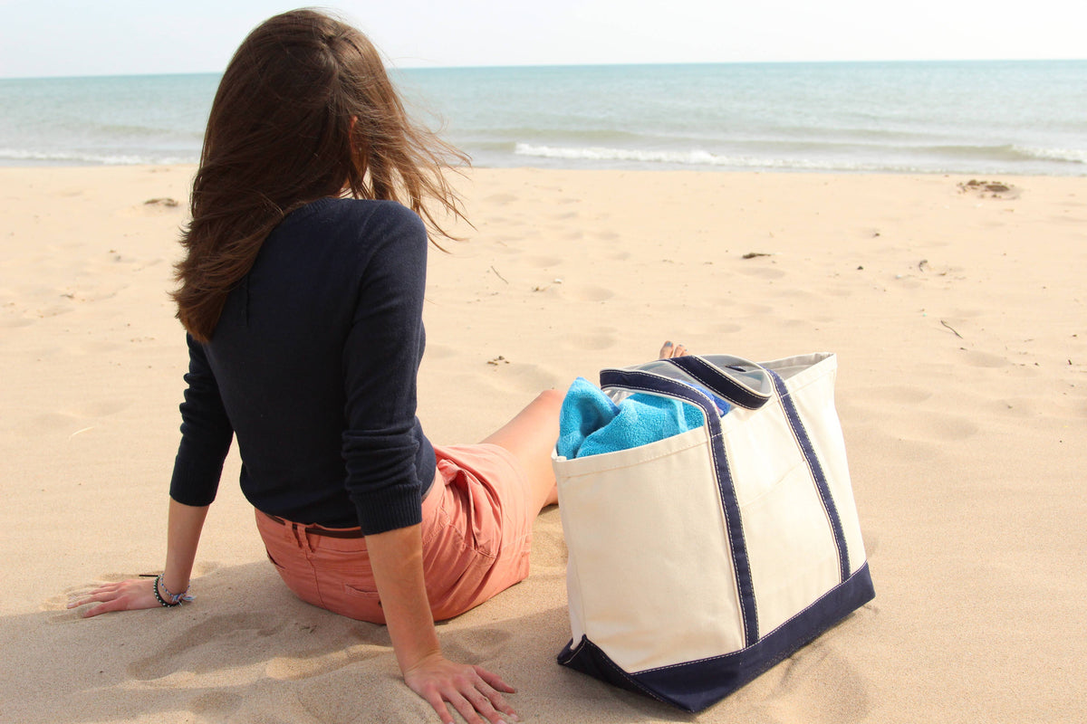 Large Classic Tote: Brown