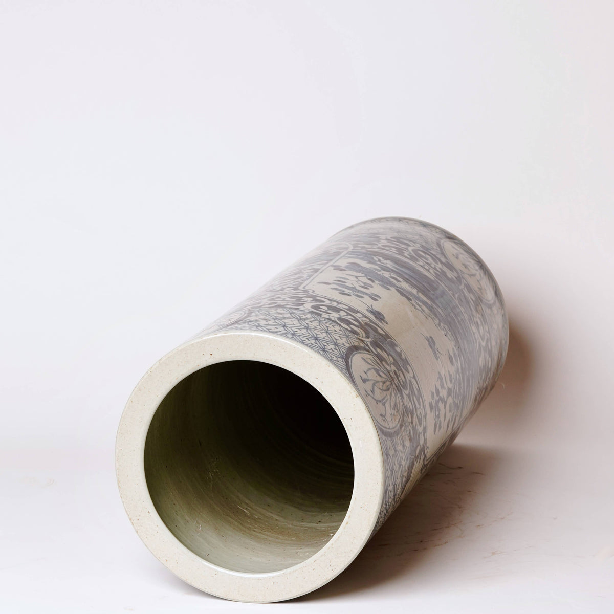 Cartouche Porcelain Umbrella Stand