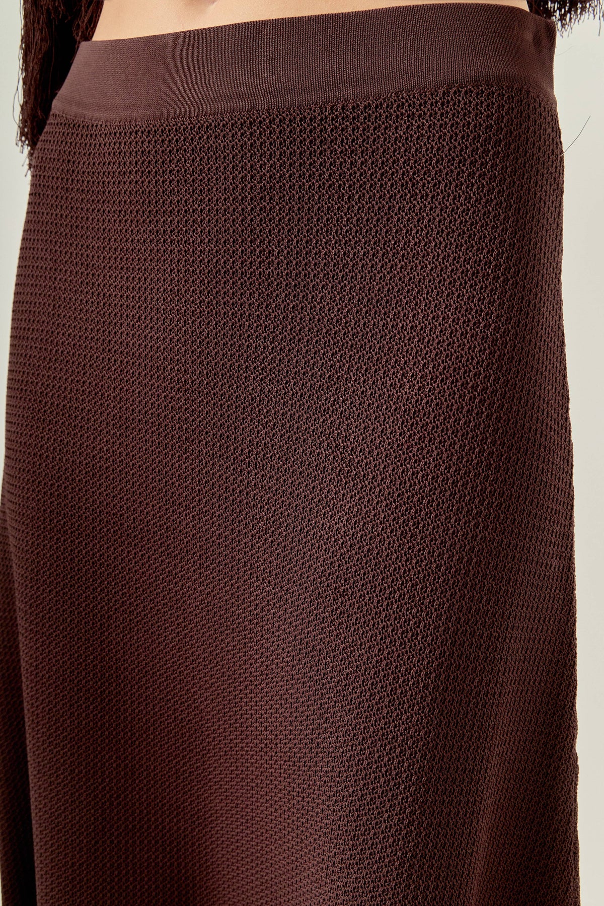 Fringe Hem Knit Midi Skirt: CHOCOLATE BROWN