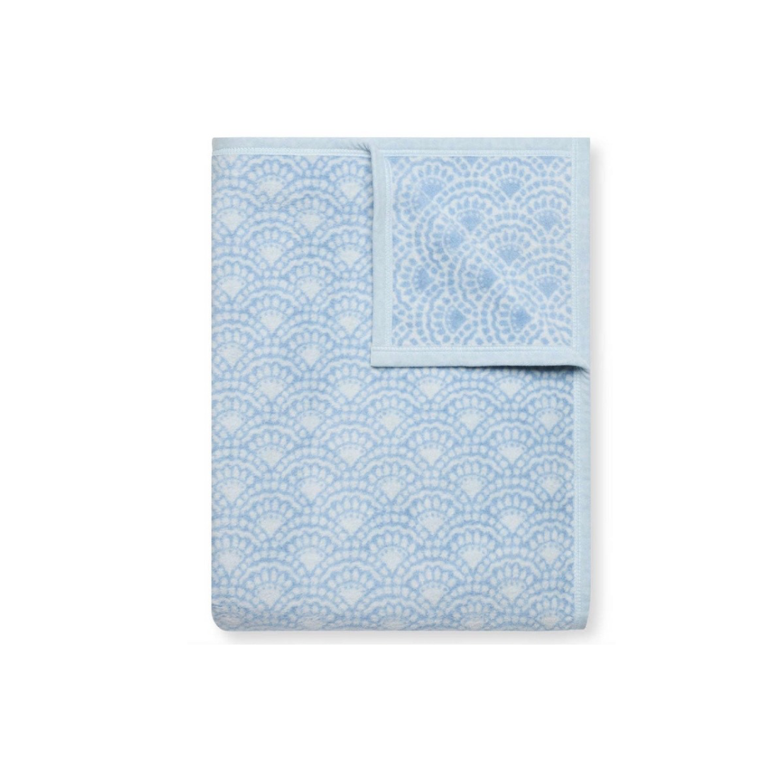 CHAPPY WRAP Seaside Scallops Fog Blanket: Original
