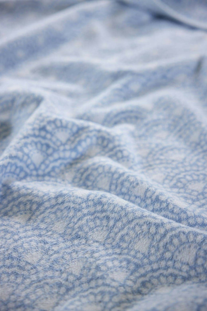 CHAPPY WRAP Seaside Scallops Fog Blanket: Original