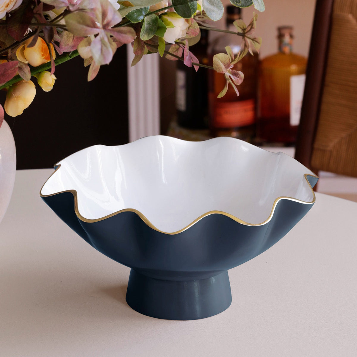 ENCANTO Carola Small Pedestal (Midnight and White)