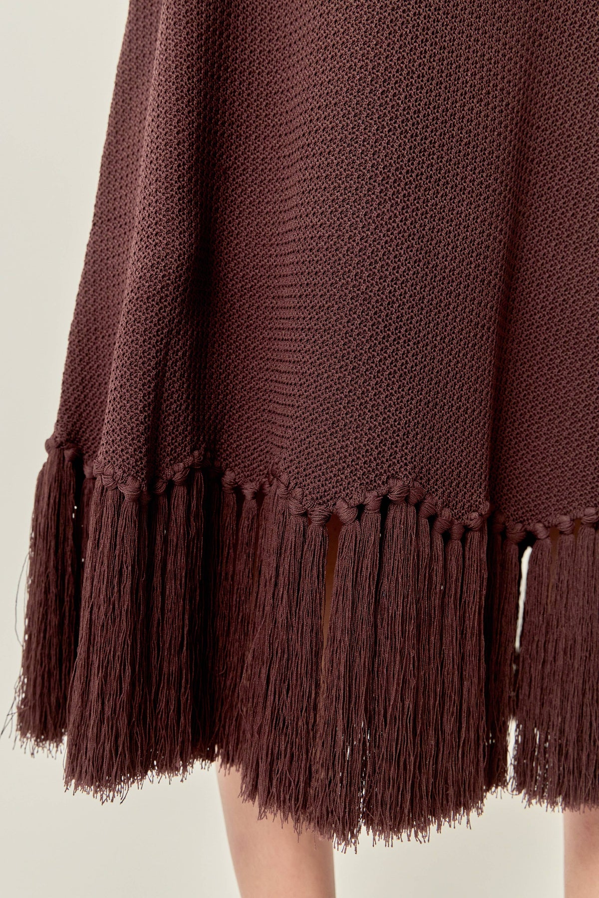 Fringe Hem Knit Midi Skirt: CHOCOLATE BROWN