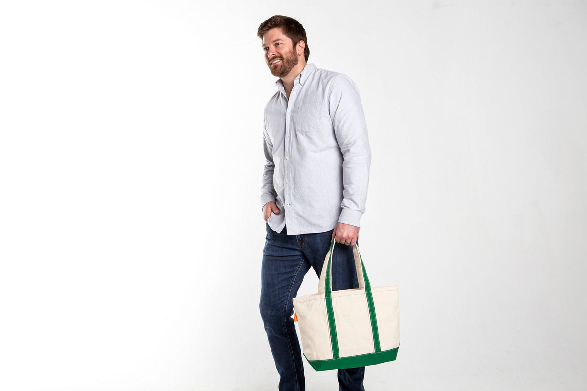 Medium Classic Tote: Brown
