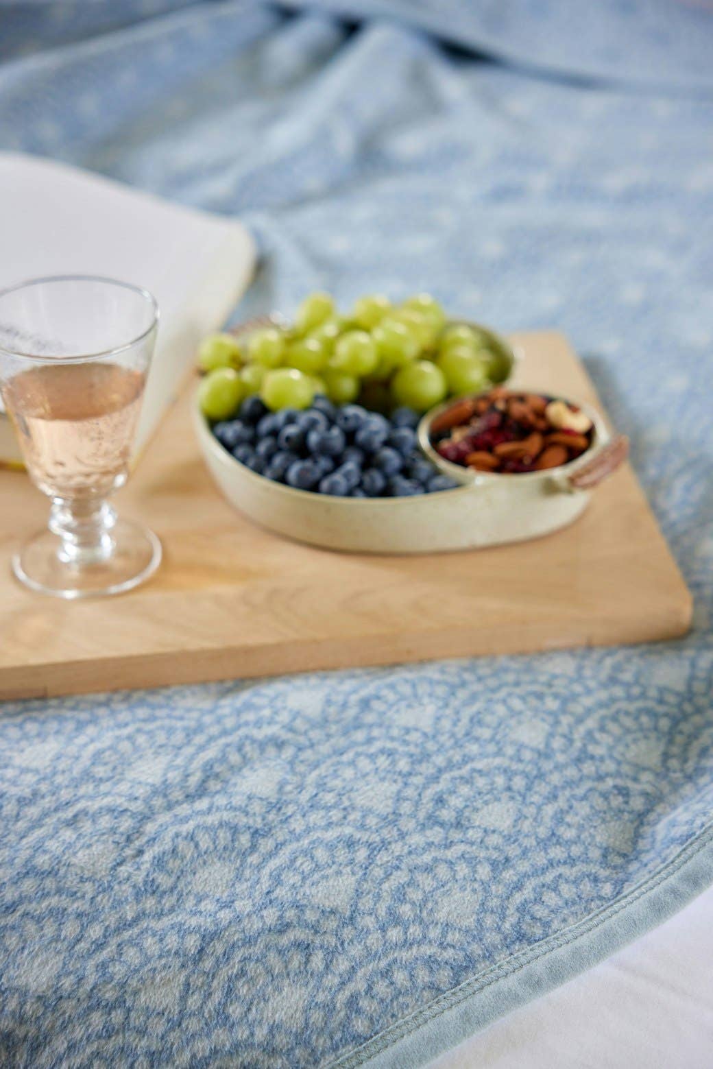 CHAPPY WRAP Seaside Scallops Fog Blanket: Original