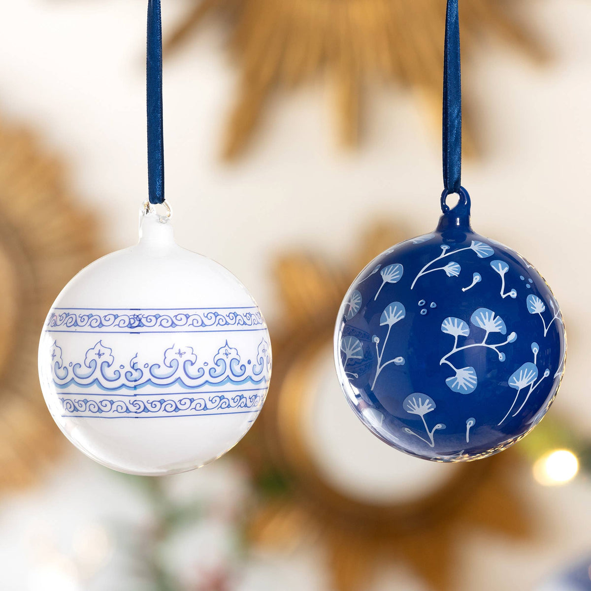 Chinoiserie White Ginko/Arrows Glass Ball Ornament